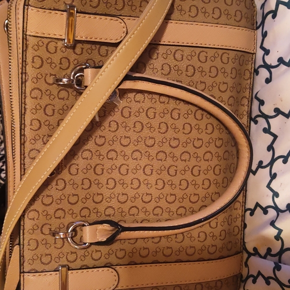 Guess satchel like new signature - Picture 2 of 16